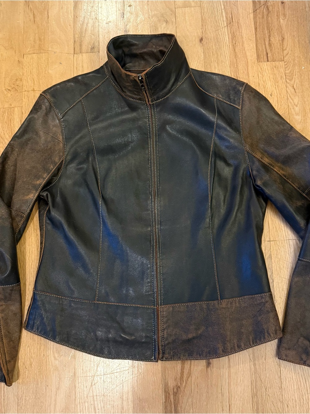 Andrew Marc Women’s Distressed Brown Leather Zip-Up Jacket with Contrast Hem Med